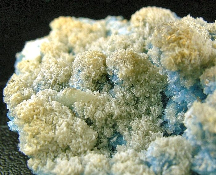 CW0944 非常罕见的钒土矿上的准钒土矿和偏钒土矿 水晶矩晶体 - 高度: 73 mm - 宽度: 48 mm- 35 g - (1)