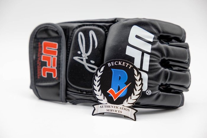 UFC - MMA - Francis Ngannou - Boxing glove