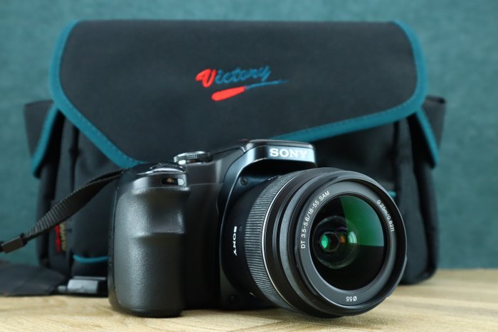 Sony A100 + DT 3,5-5,6 18-55mm Digitale Spiegelreflexkamera (DSLR)