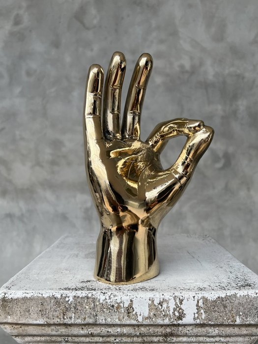 Escultura, NO RESERVE PRICE - OK / Pico Bello Hand Signal Sculpture in polished Brass - 24 cm - Latón