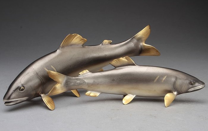 Figura - Very fine okimono pair of ayu (sweet fish), signed - including inscribed tomobako - Bronce - Japón