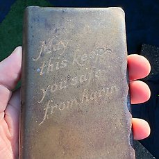 Verenigde Staten van Amerika – Unique WW2 US Army Heart Shield ”BULLETPROOF” bible – ‘May this Keep you Safe”- NO RESERVE! – Militaire uitrusting – 1943