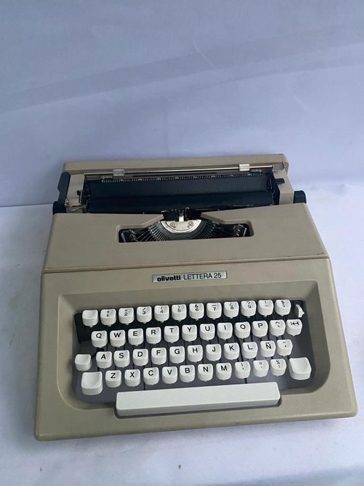 Olivetti, Lettera 25 - Marcello Nizzoli Typewriter - Plastic