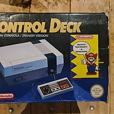 Nintendo Control Deck Set 8-BIT 1985 Boxed with Rare Inlay, Mario Bros, Controller, and cables – Set van spelcomputer + games – In originele verpakking