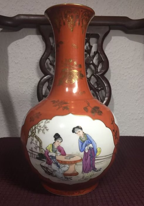 Vaso (1) - Famille rose - Porcellana - China Korallenrote Vase, Mitte des 20. Jahrhunderts - Cina - metà del XX secolo