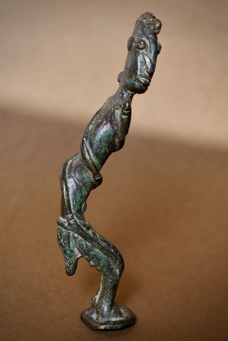 Escultura torcida do ancestral Dogon (1) - Bronze - Mali 