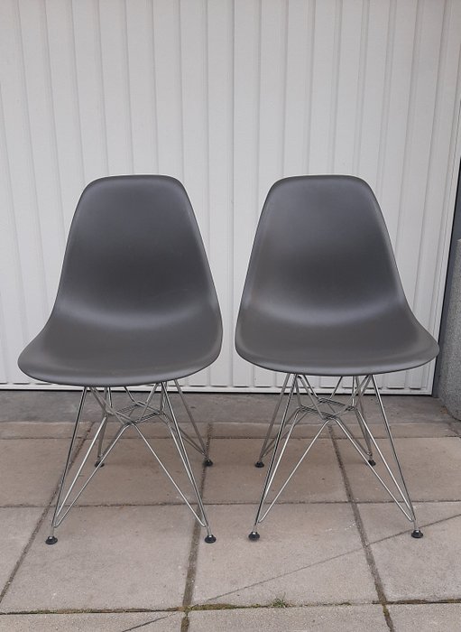 Charles & Ray Eames - Vitra - Chair (2) - DSR