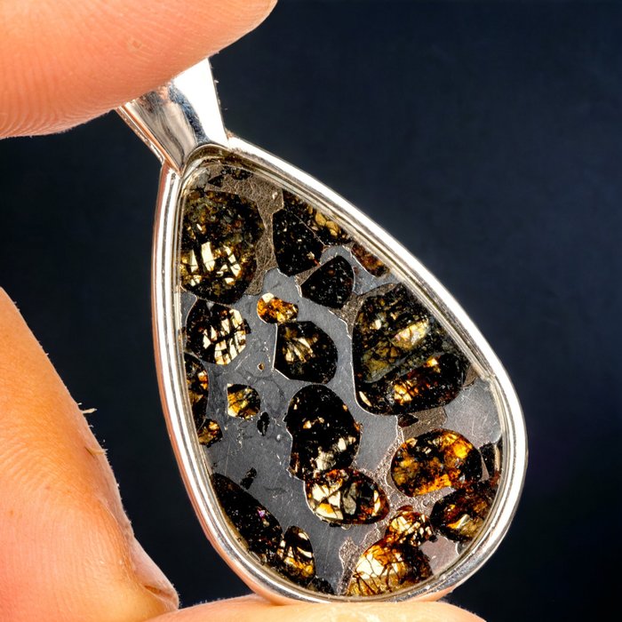 Muito raro - Meteorito Seymchan - Pallasita - Pendente de Prata - Altura: 42.2 mm - Largura: 22.4 mm - 9 g