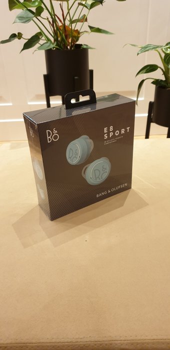 Bang & Olufsen - BeoPlay E8 Sport Oxygen Blue. - Headphones - Catawiki