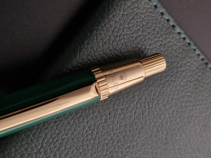 Rolex Ballpoint - Exclusive ballpoint pen in distinctive green/gold colour - Leather holder - Rollerball-Stift