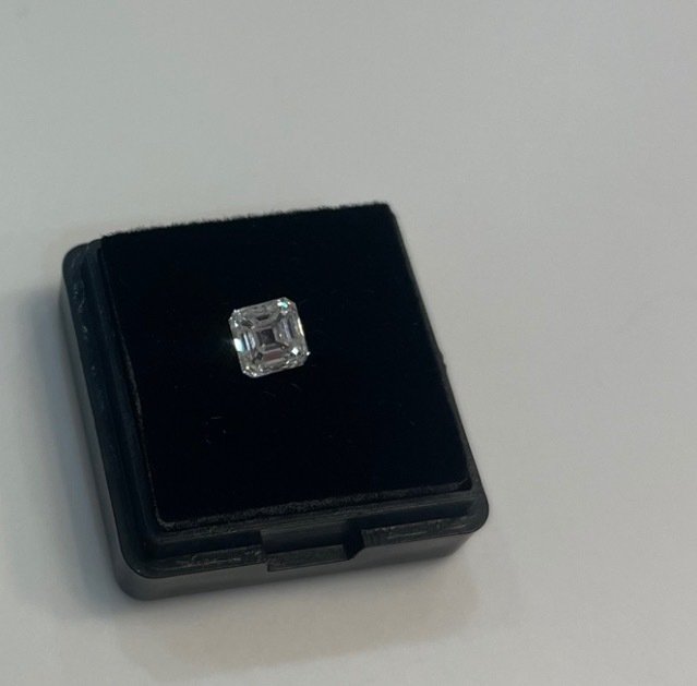 1 pcs Diamant - 0.94 ct - Quadrat, Smaragd - D (farblos) - VS1
