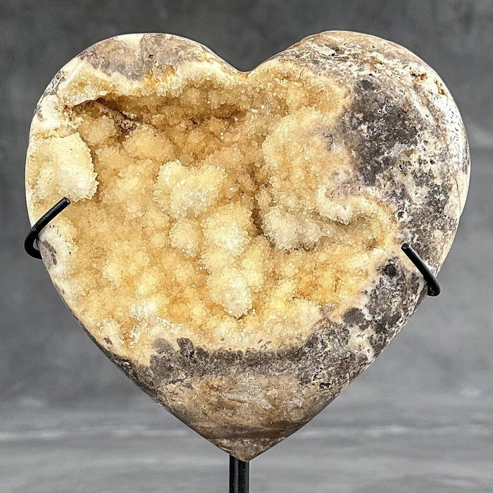 PAS DE PRIX DE RÉSERVE - Belle forme de coeur en cristal jaune sur un  support - Cristal - Hauteur : 21 cm - Largeur : 15 cm- 1800 g - Catawiki
