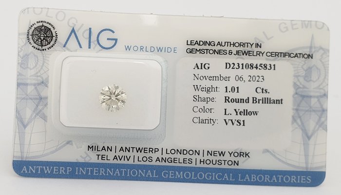 1 pcs Diament  (W kolorze naturalnym)  - 1.01 ct - okrągły - Light Żółty - VVS1 (z bardzo, bardzo nieznacznymi inkluzjami) - Antwerp International Gemological Laboratories (AIG Izrael)