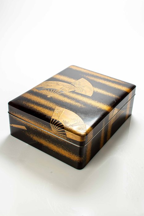 Box - A spectacular black and gold lacquer ryôshibako (document box) decorated with fans and floral motifs - Lacquer, Silver, Wood
