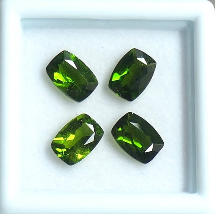 4 pcs  3.80 ct - Intense green Chrome Diopside - no reserve price - 3.80 ct