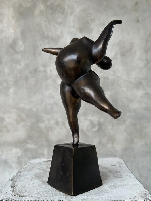 塑像, NO RESERVE PRICE - Voluptuous Balancing Backbend Lady Statue - 30 cm - 黄铜色