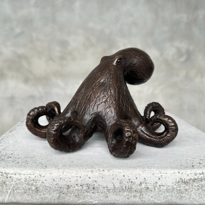 Posąg, No Reserve Price -  A Octopus Sculpture in Bronze - 11 cm - Brązowy