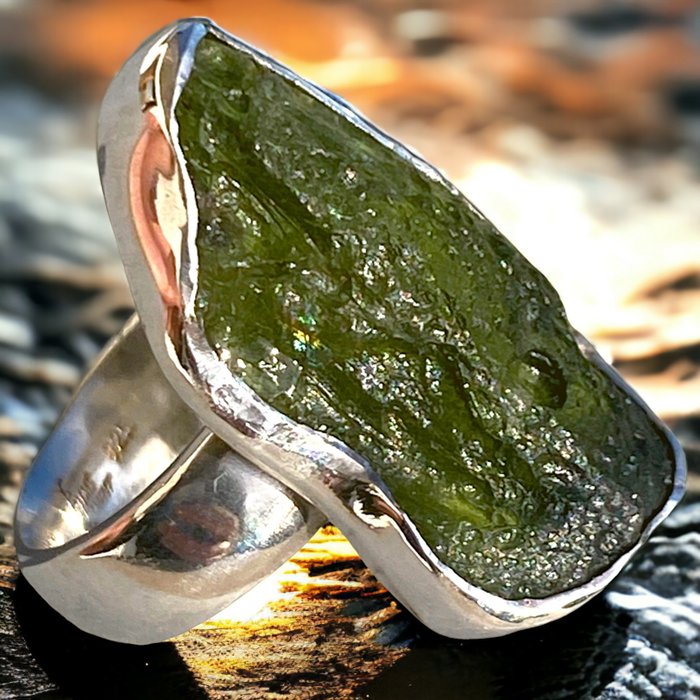 Esclusivo anello Moldavite Naturale - Il Legame Con Le Stelle. - Altezza: 26.7 mm - Larghezza: 22.8 mm- 10 g