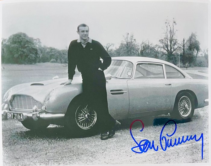 James Bond 007: Goldfinger, 詹姆斯·邦德 - Sean Connery with Aston Martin DB5, signed with COA