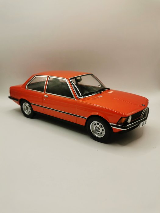 KK Scale 1:18 - 1 - Voiture miniature - BMW 318i - Limited edition to 1500  pieces - Catawiki