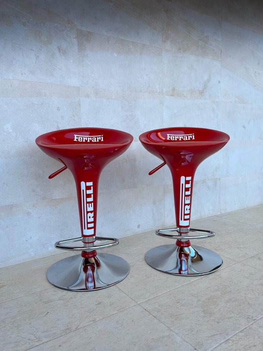 Κόκκινες καρέκλες μπαρ με θέμα τη Ferrari (5/9) - PK Werks
