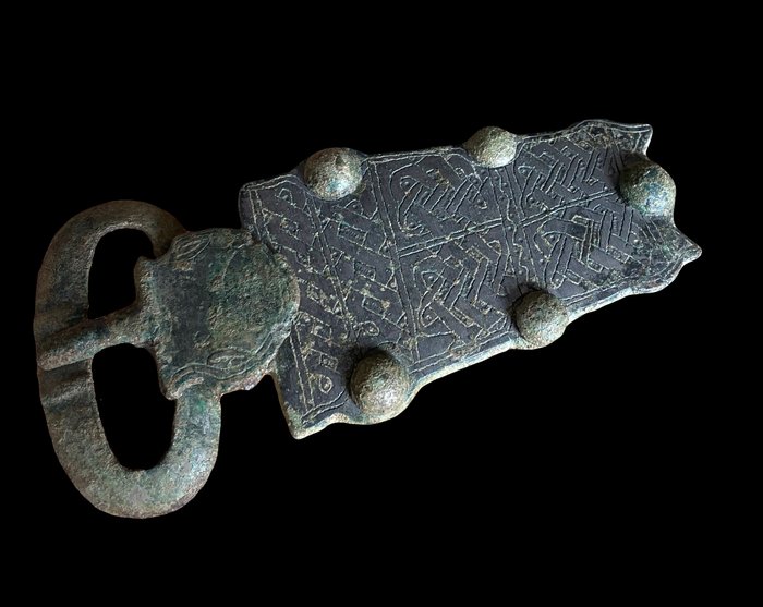中世紀早期，墨洛溫王朝 青銅色 腰帶扣環帶有 5 個球形裝飾和雕刻細節（精美！）。
