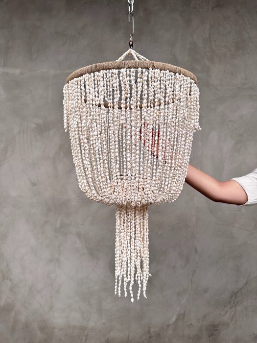 NO RESERVE PRICE - SL07 - Stunning Handmade Shell Chandelier / Hanging lamp - - Lampadario - Conchiglie