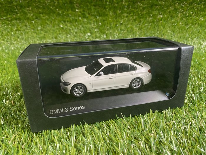 BMW Official Model 1:43 - 1 - Modellino di auto da corsa - BMW 3 Series -  Alpine White - Catawiki