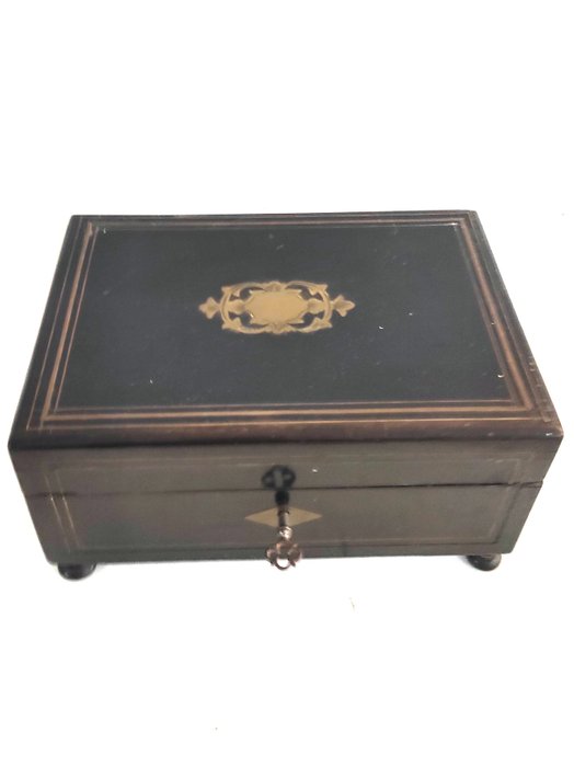 Scatola - Portagioie con chiave e lucchetto, Francia, Periodo Napoleone III  (1850/1870) - Legno, Ottone, Smalto - Catawiki