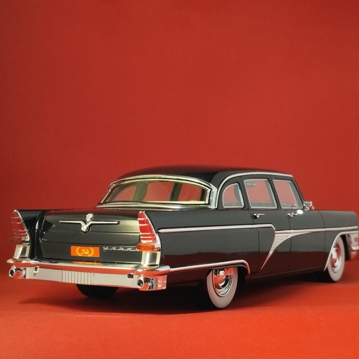 Toyways 1:18 - 1 - Limousinenmodell - Tschaika GAZ 13 - Bj. 1959