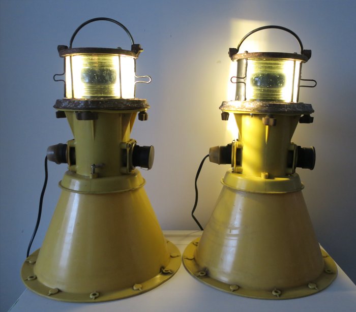 Bordlampe - Glass, Plast, Stål, To beacon / rullebanebelysninger fra militær feltflyplass