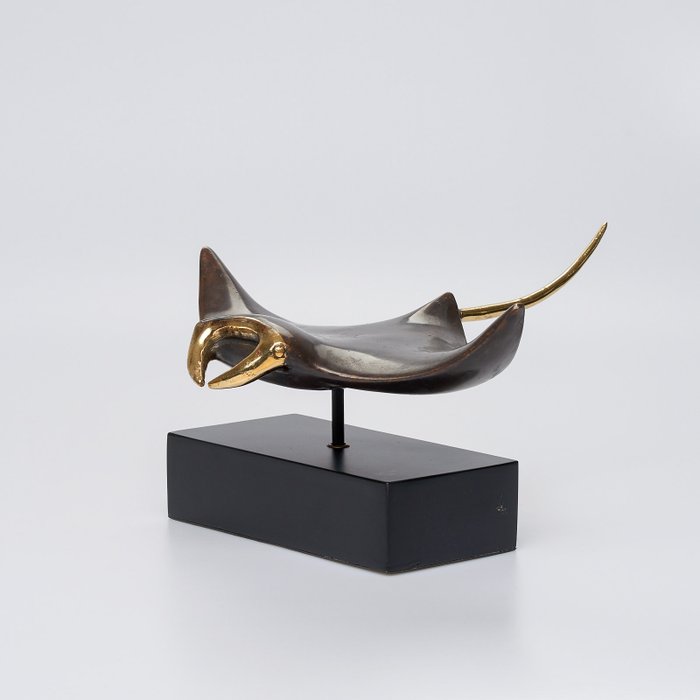 sculptuur, No Reserve price - Bronze Manta Ray Sculpture with Polished Accents on Base - 16 cm - Brons