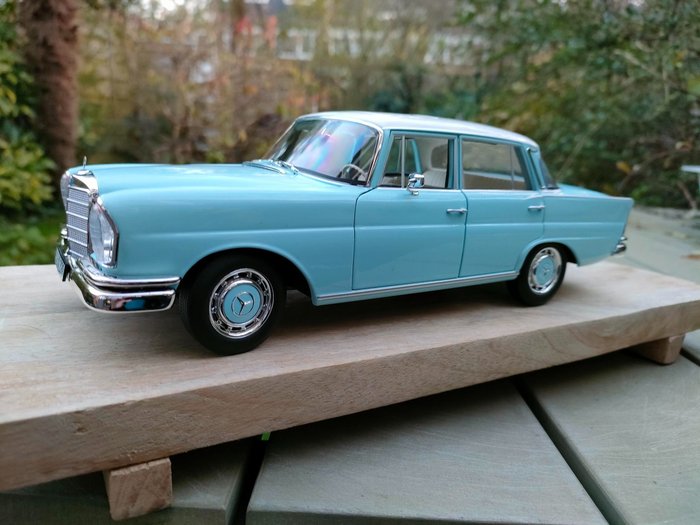Norev 1:18 - 1 - Model car - Mercedes-Benz 220 S - from 1965, very