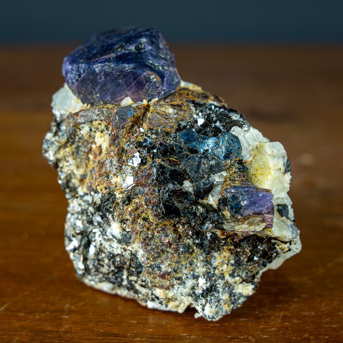 矩陣式深藍色藍寶石水晶 未經處理/未加熱 1037.65 克拉，產自肯亞- 207.53 g