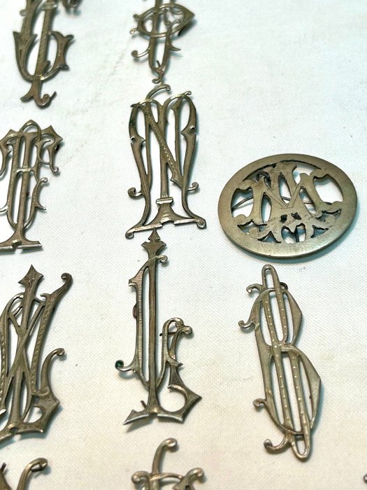 Antiche iniziali o fregi in argento - 小塑像 - Antiche Decorazioni Fregi Iniziali in Argento (60) - 銀
