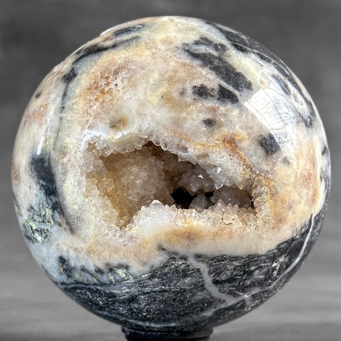 SENZA PREZZO DI RISERVA - Bellissima sfera di cristallo Zebra su un  supporto in legno personalizzato Cristallo- 1800 g - (1) - Catawiki