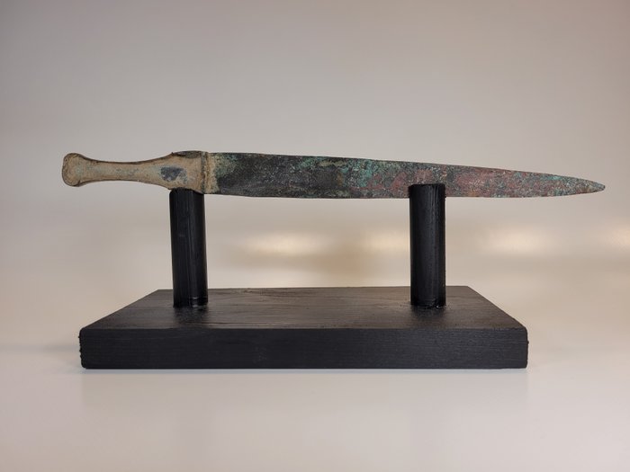 洛雷斯坦 青銅色 匕首  (沒有保留價)