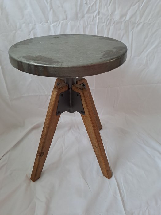 凳子 (1) - 木材、钢材