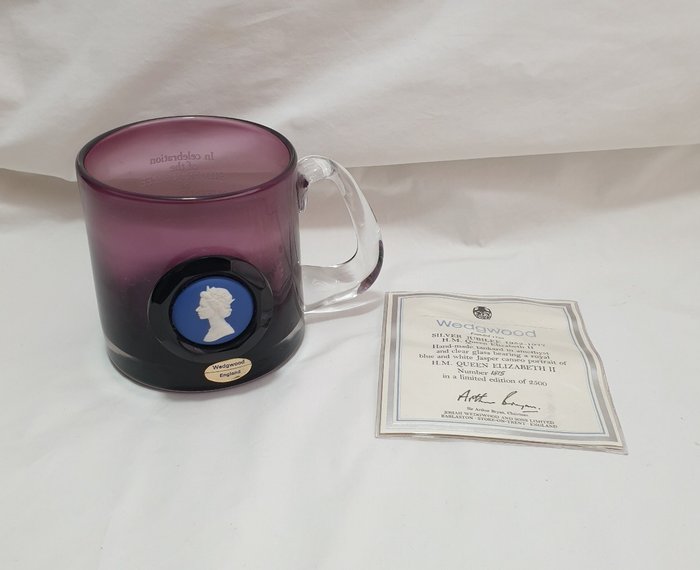 Wedgwood Queen Elizabeth II - Drinkglas - Cameoglas Koninklijk Zilveren Jubileum - Glas