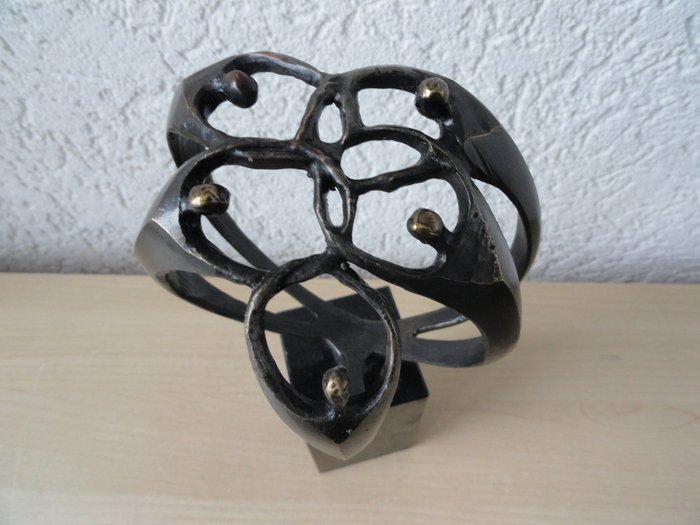Artihove - Corry Ammerlaan - 雕塑, SAMEN DE HANDEN INEEN - 20 cm - 合金/古铜色