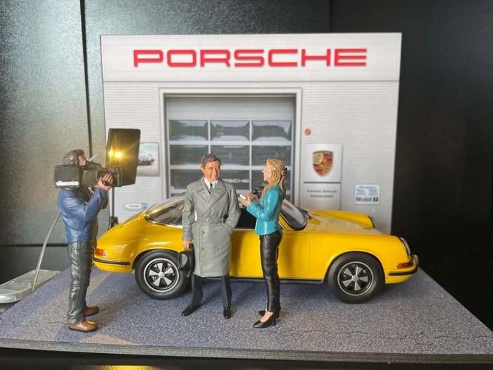 Ferdinand Porsche 911 Diorama Service Dealer - Porsche 911 2,2 E Targa Signal Gelb 1:18 - 6 - Voiture de sport miniature
