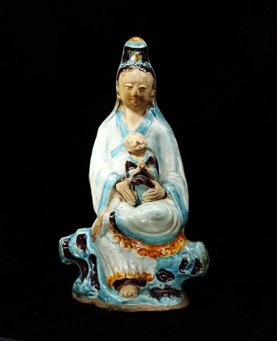 Dinastia Ming (1368 - 1644) - Ceramica smaltata Fahua - Guanyin