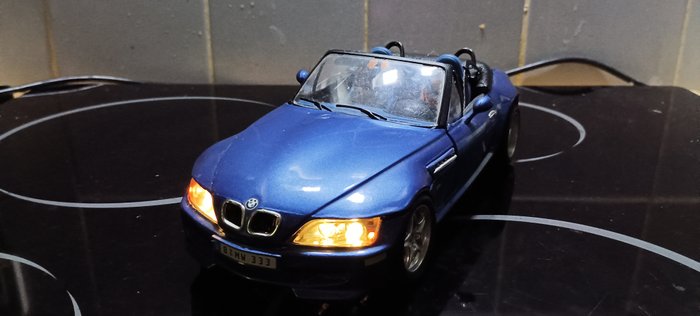Bburago 1:18 - 模型敞篷车 - BMW Z3 - 引领