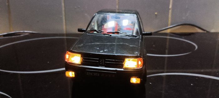 Solido 1:18 - Limousinenmodell - Peugeot 205 GTi - LED