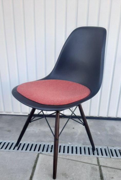 Vitra - Charles & Ray Eames - Chair - DSW - Plastic, Wood