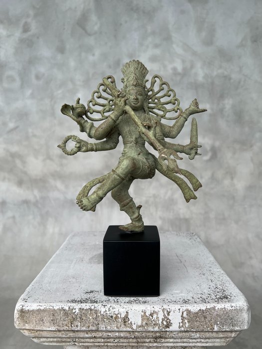 Sculptură, NO RESERVE PRICE - Sculpture of a Patinated Shiva in a Dancing Pose - 26 cm - Bronz