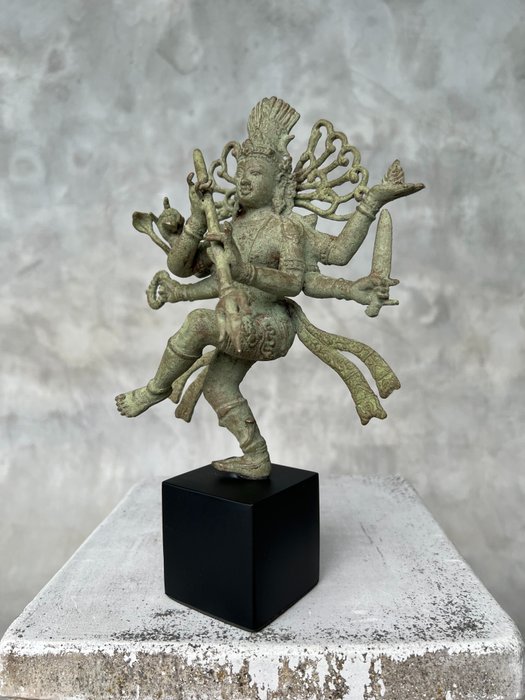 雕塑, NO RESERVE PRICE - Sculpture of a Patinated Shiva in a Dancing Pose - 26 cm - 黄铜色