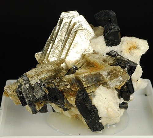 電氣石+鈉長石+白雲母 水晶在矩陣上 - 高度: 44 mm - 闊度: 70 mm- 110 g