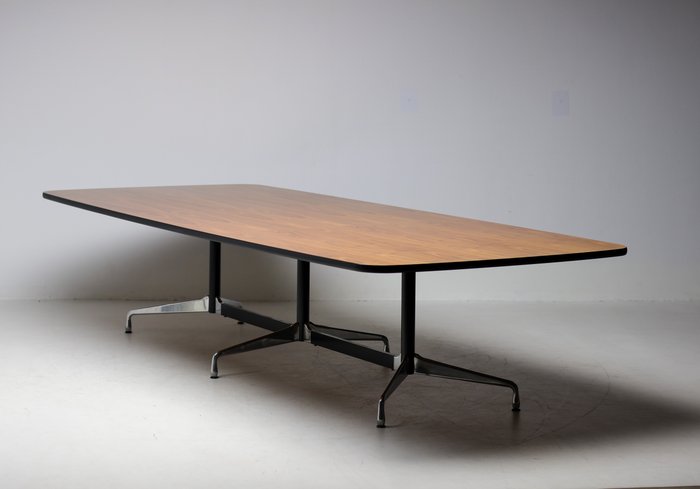 Vitra - Charles Eames - Mesa (1) - Segmentedbase table - Acero, Aluminio, Nogal