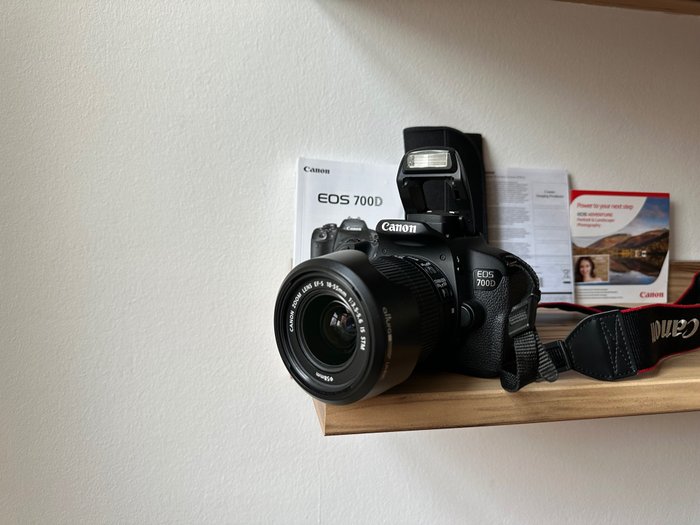 Canon EOS 700D + EF-S 18-55 IS STM | Digitalt reflekskamera (DSLR)